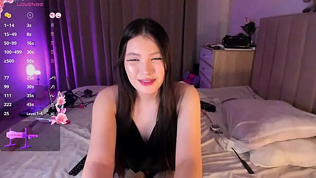 Snapshot of marin_light chatting on 11.02.25 marin light online show from 11.02.25