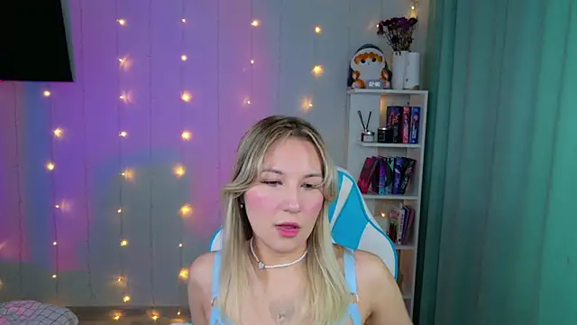 Mercedes Robinson online show from 11.19.25