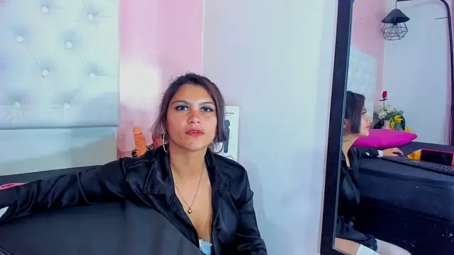 EmmySweett2 online show from 11.18.25