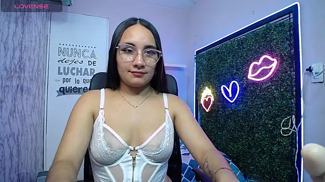 Maylin horny19 online show from 05.15.26
