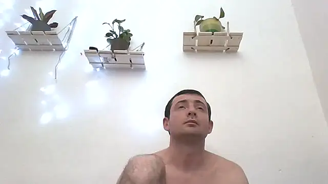 Snapshot of SeX_roomX chatting on 02.19.25 SeX roomX online show from 02.19.25