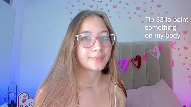 Dahlia Rousse online show from 03.20.25