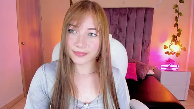 Dahlia Rousse online show from 09.15.25