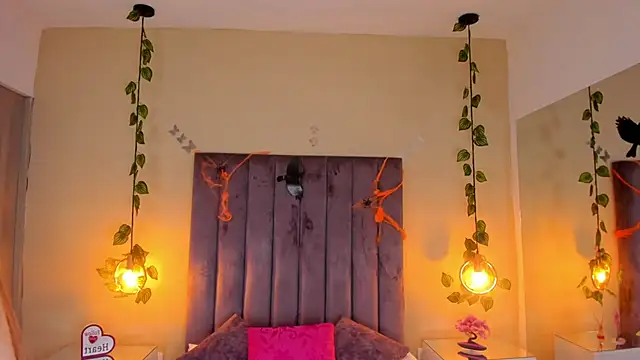 Dahlia Rousse online show from 10.11.25