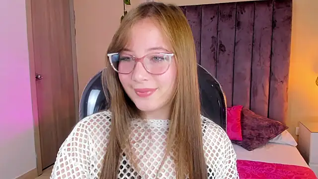 Dahlia Rousse online show from 10.28.25