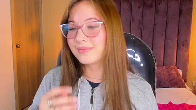 Dahlia Rousse online show from 11.09.25