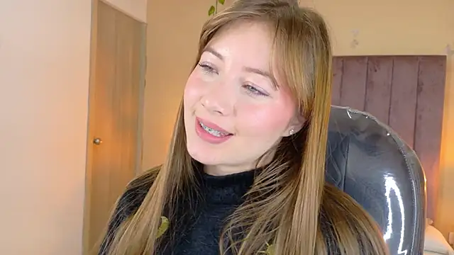 Dahlia Rousse online show from 02.10.26