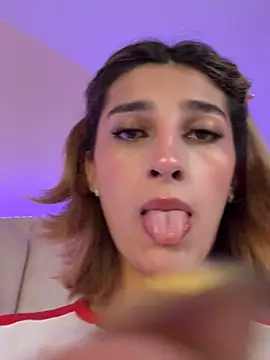 Snapshot of Queensara_ chatting on 03.15.25 Queensara online show from 03.15.25