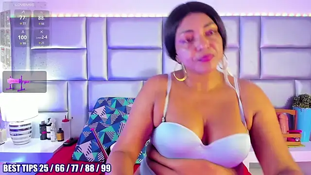 LovelyNickii online show from 02.15.26