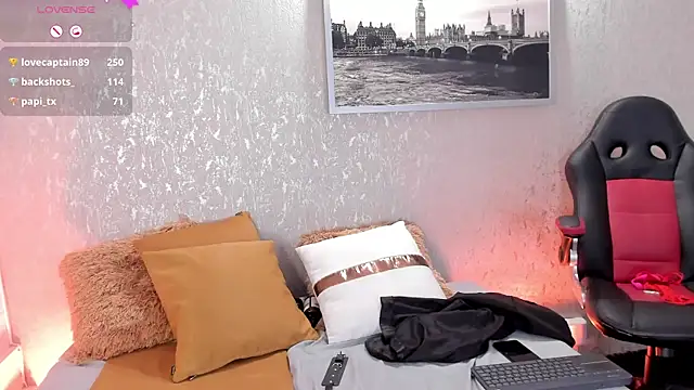 Luxury Woman online show from 03.18.25