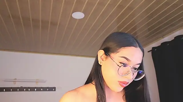 Renaxi Smith online show from 03.28.26