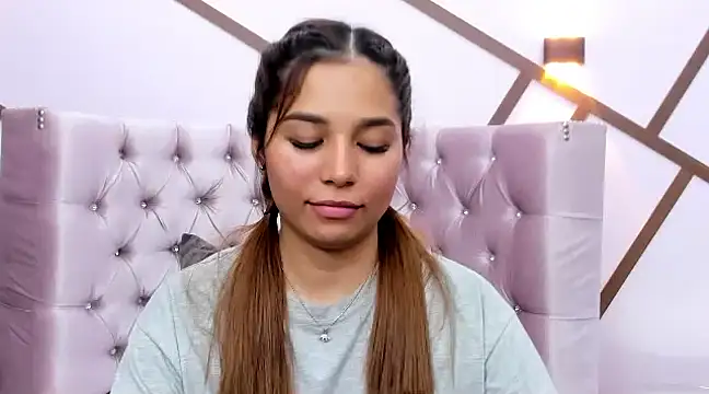 CharlotteGraay online show from 01.18.25