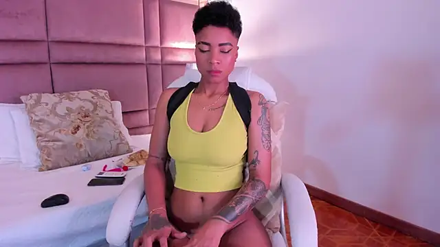 LuciaWallace online show from 03.13.25