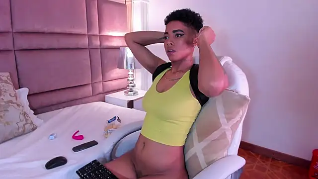 LuciaWallace online show from 03.14.25