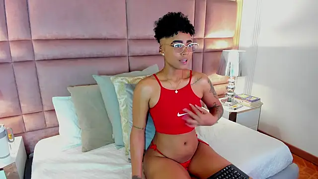 LuciaWallace online show from 10.06.25