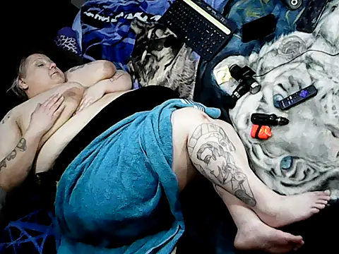 Snapshot of BBC_Dominates_BBW chatting on 01.22.25 BBC Dominates BBW online show from 01.22.25