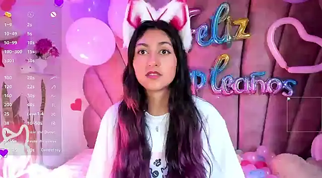 Snapshot of sweetfoxy_17 chatting on 02.17.25 sweetfoxy 17 online show from 02.17.25