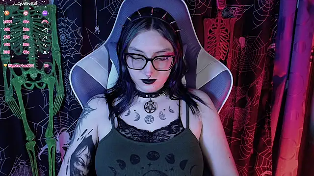 Kimlennox  online show from 04.28.26