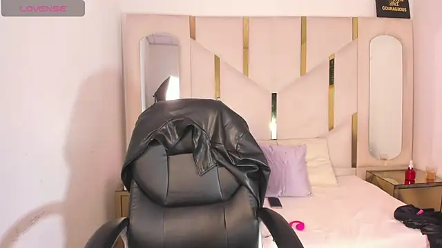 Salmaportman69 online show from 03.03.26