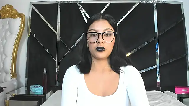 Salmaportman69 online show from 03.18.26