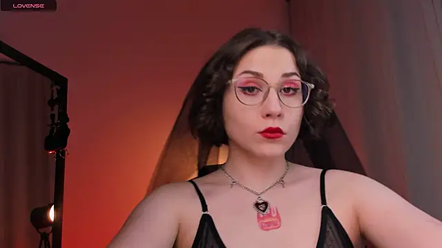 Eva Moss  online show from 02.19.25