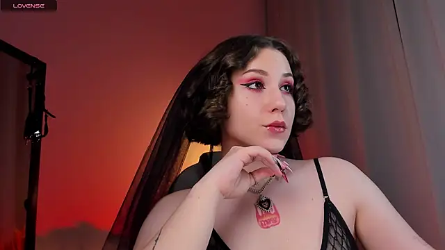 Eva Moss  online show from 02.19.25