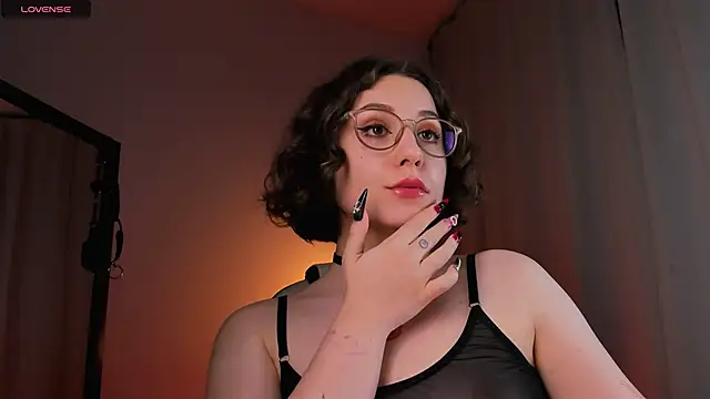 Eva Moss  online show from 03.04.25