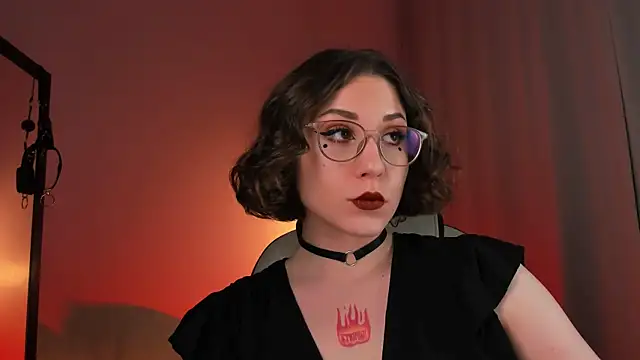 Eva Moss  online show from 03.15.25