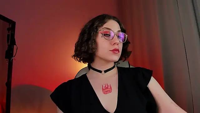 Eva Moss  online show from 03.15.25