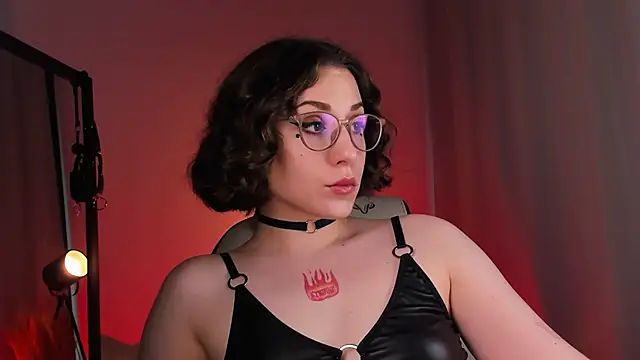 Eva Moss  online show from 03.20.25