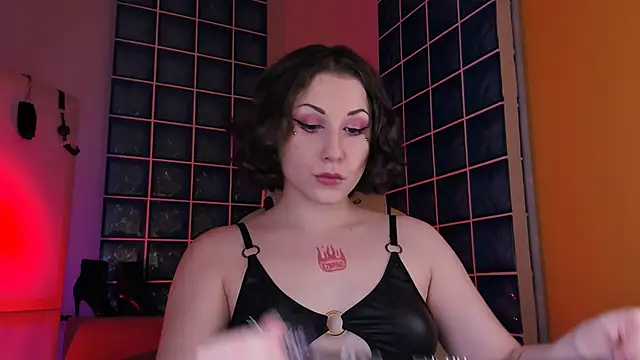 Eva Moss  online show from 09.13.25