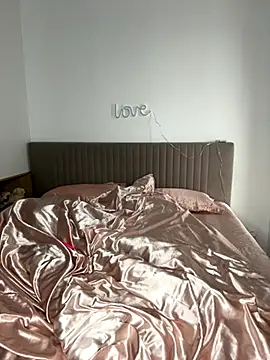 anna elfi online show from 10.18.25