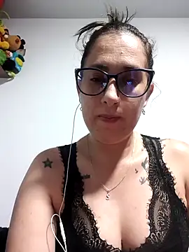 CHARLOTTE 1711 online show from 11.04.25