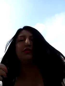 Snapshot of Melyy_Edii chatting on 02.14.25 Melyy Edii online show from 02.14.25