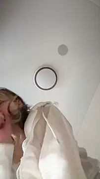 Snapshot of Mary_Leaf chatting on 11.08.25 Mary Leaf online show from 11.08.25