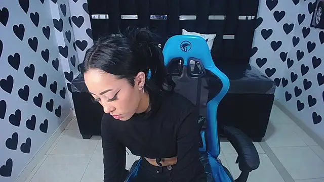 victoria ricci a online show from 02.06.25