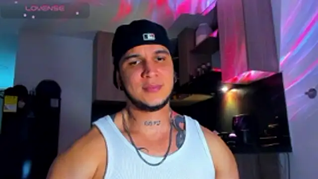 Snapshot of austinoficial chatting on 04.22.26 austinoficial online show from 04.22.26