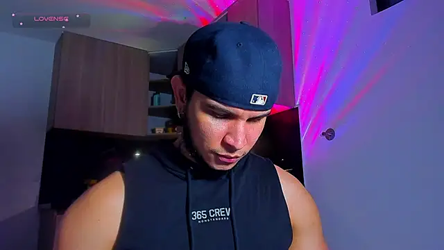 Snapshot of austinoficial chatting on 05.09.26 austinoficial online show from 05.09.26