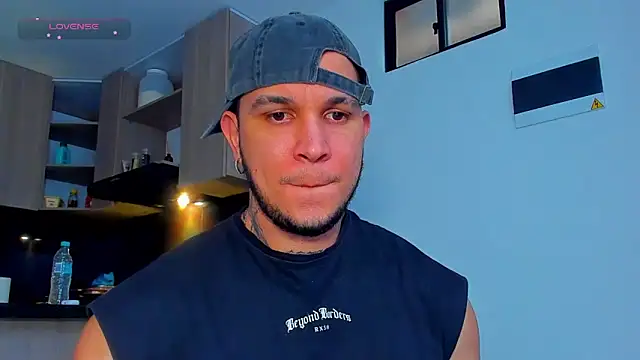 Snapshot of austinoficial chatting on 05.25.26 austinoficial online show from 05.25.26