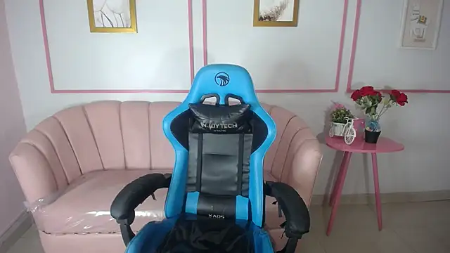 Snapshot of zoe_ch_ chatting on 03.11.25 zoe ch online show from 03.11.25