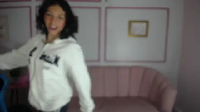 Snapshot of zoe_ch_ chatting on 03.19.25 zoe ch online show from 03.19.25