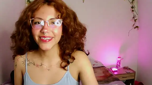 Snapshot of zoe_ch_ chatting on 09.09.25 zoe ch online show from 09.09.25