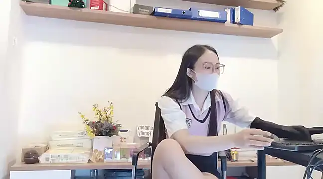 Lush-Office online show from 02.15.25