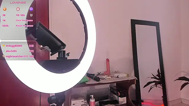 Snapshot of raven__white1 chatting on 01.16.25 raven white1 online show from 01.16.25