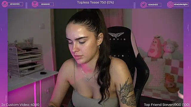 NaomiiMoon online show from 10.01.25