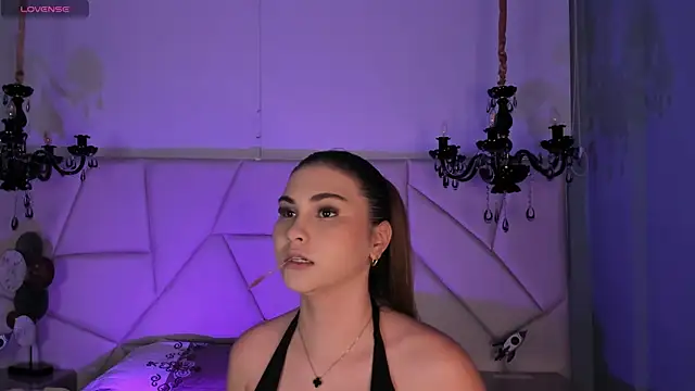 Aitana Hilton  online show from 10.14.25