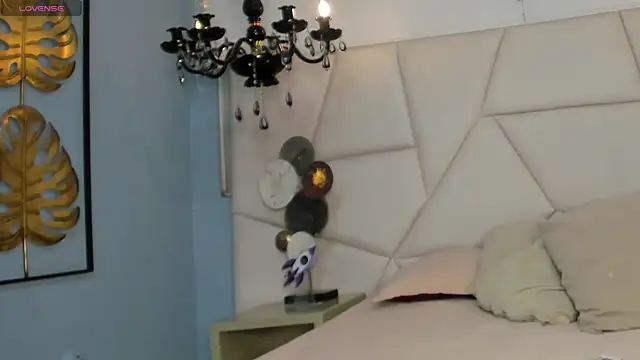 Aitana Hilton  online show from 10.25.25