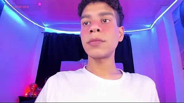 Snapshot of Ethan_Boyy chatting on 06.09.26 Ethan Boyy online show from 06.09.26