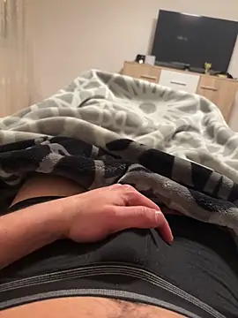 Snapshot of derbyo chatting on 02.04.25 derbyo online show from 02.04.25