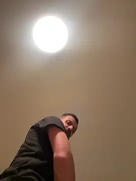 Snapshot of derbyo chatting on 02.05.25 derbyo online show from 02.05.25